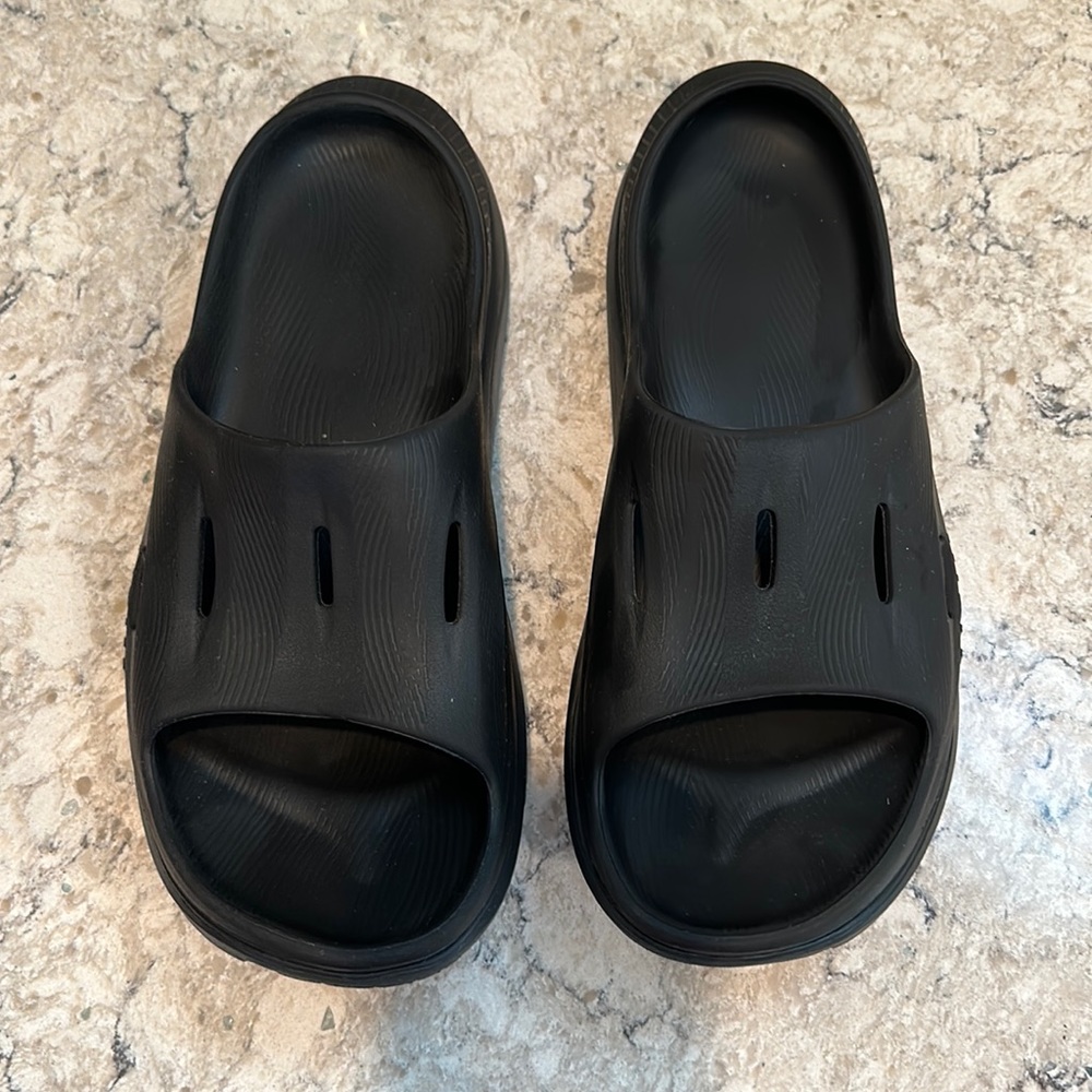 Hoka Ora recovery slide